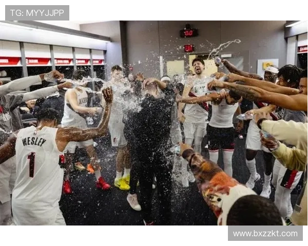 奥特：队员们泼水庆祝首场执教胜利 我预料到了但依然无法阻止